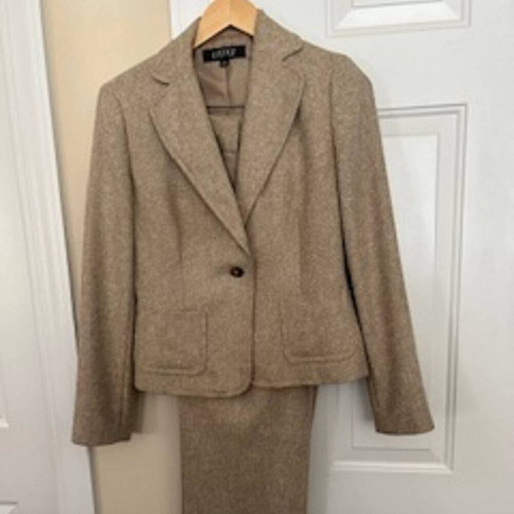 Women's Pant Suit (2 Pieces) Has Lining Kasper Beige Size 6 Business Casual